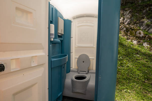 Best Portable restroom trailer rental  in Bloomfield, IN